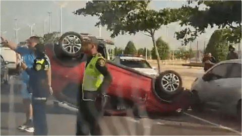 Accidente en el Gran Malecón de Barranquilla dejó un vehículo volcado y una mujer herida