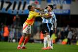 “Ya estás viejo, no te da ni para correr”: Richard Ríos a Nicolás Otamendi