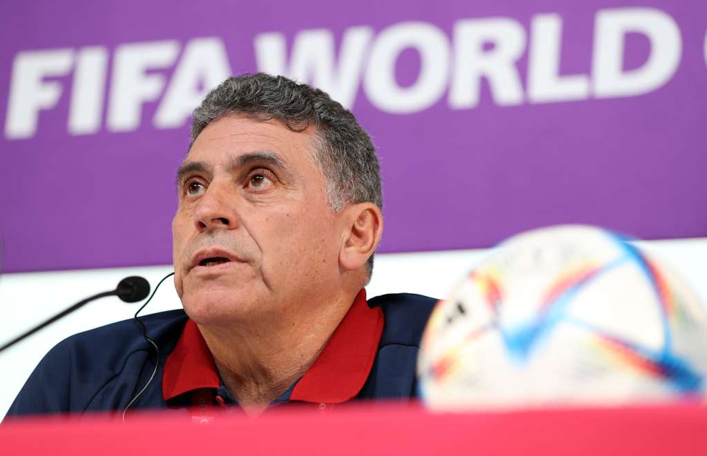 Doha (Qatar), 26/11/2022.- Costa Rica's head coach Luis Fernando Suarez speaks during a press conference at the Qatar National Convention Center (QNCC) in Doha, Qatar, 26 November 2022. Costa Rica will face Japan in their FIFA World Cup 2022 group E soccer match on 27 November. (Mundial de Fútbol, Japón, Catar) EFE/EPA/ABEDIN TAHERKENAREH