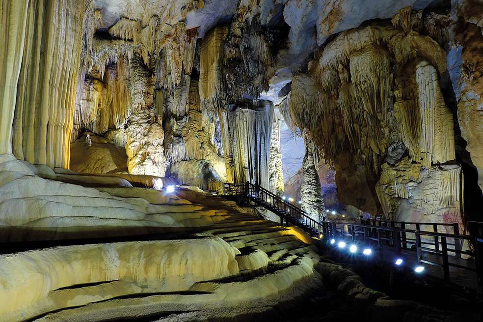 En el Parque Nacional Phong Nha-Ke Bang hay bosques tropicales y mesetas kársticas de gran diversidad geológica.