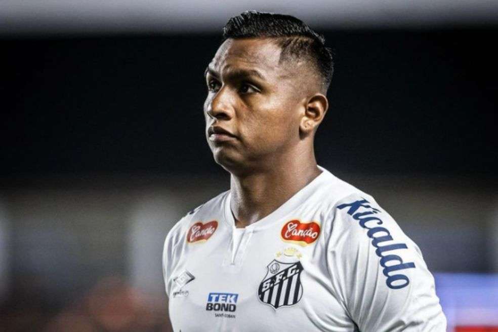 El delantero colombiano Alfredo Morelos viene de jugar con el Santos de Brasil.