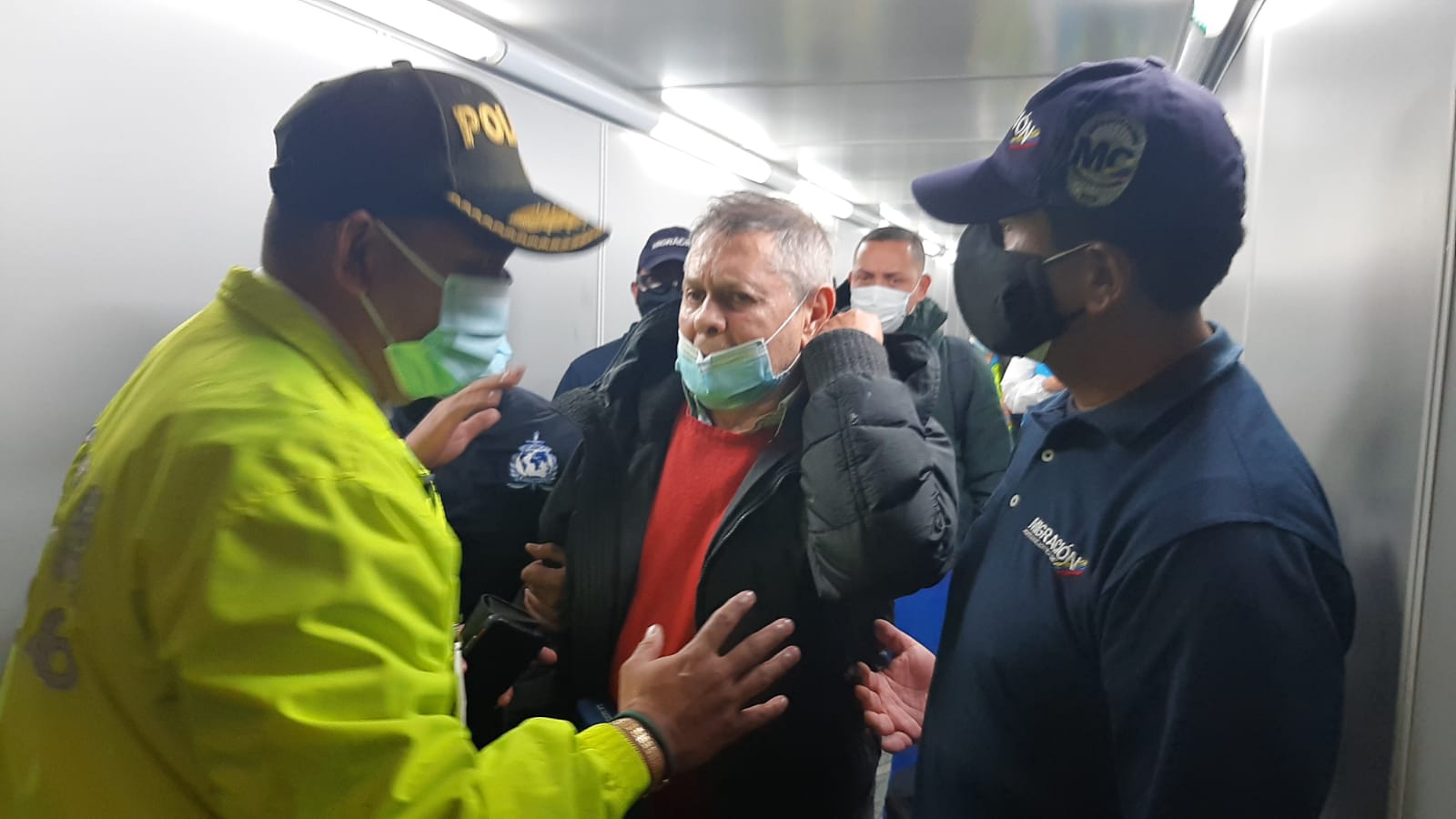 Carlos Mattos, minutos después de aterrizar en Colombia luego de su extradición desde España el pasado 17 de noviembre. / AFP