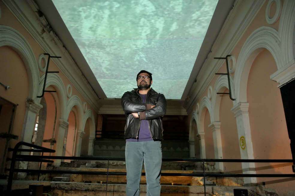 Con obras como "Lago libélula" o "Lago de la casa en el árbol", el colombiano busca llamar la atención sobre el daño que sufre la naturaleza por la intervención humana. / Gustavo Torrijos - El Espectador