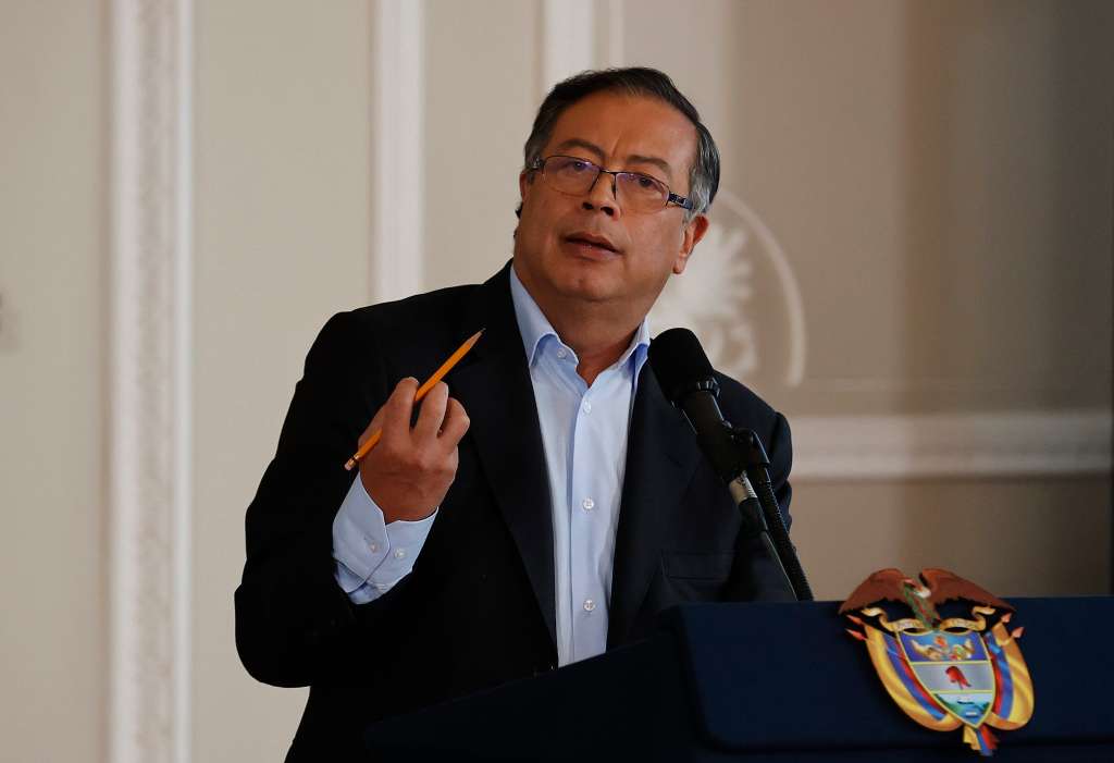 AME3494. BOGOTÁ (COLOMBIA), 15/11/2022.- El presidente de Colombia Gustavo Petro habla durante una rueda de prensa sobre el balance de su gestión al cumplir los primeros cien días de su Gobierno, hoy en el Palacio de Nariño en Bogotá (Colombia). EFE/ Mauricio Dueñas Castañeda