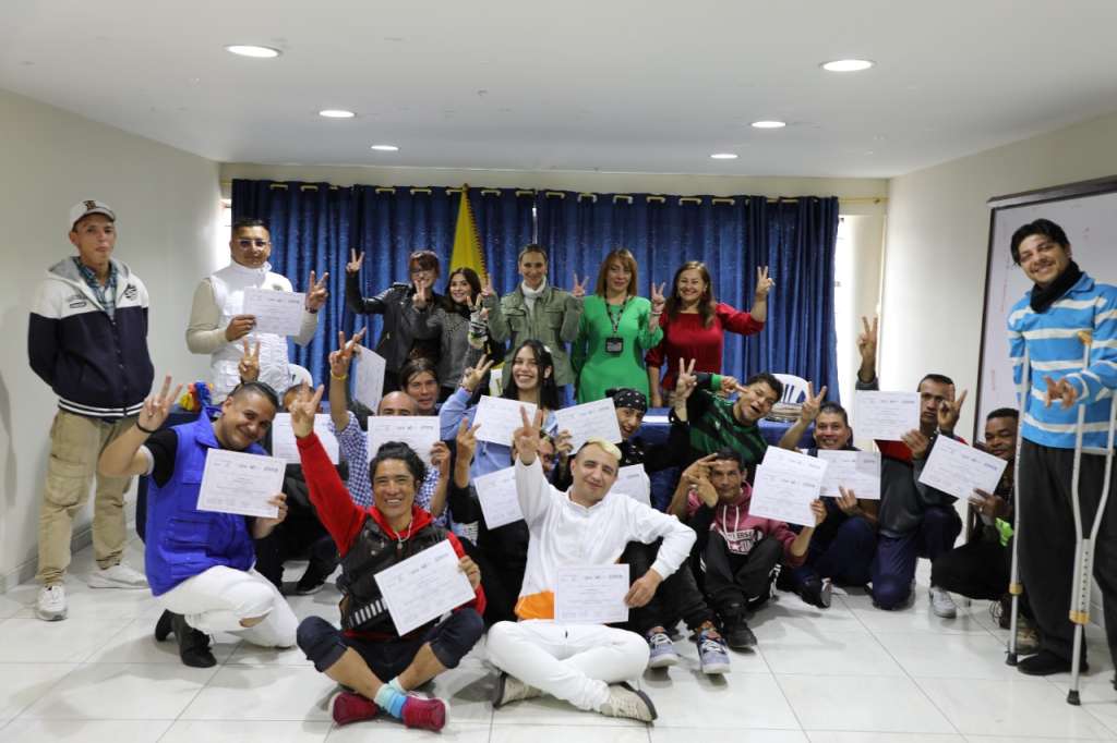 Foto del grupo de estudiantes que se graduó ayer en La Picota.