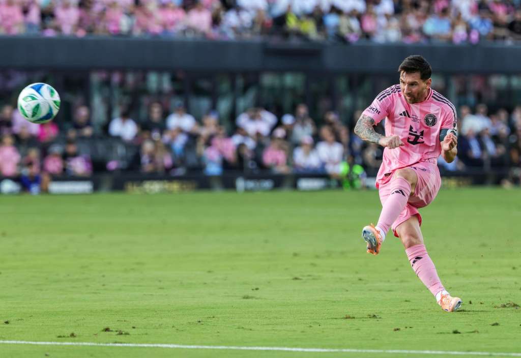 Fort Lauderdale (United States), 06/12/2025.- Inter Miami CF Forward Lionel Messi in action during the 2025 MLS Cup Final between Inter Miami CF and Vancouver Whitecaps FC at Chase Stadium in Fort Lauderdale, Florida, USA, 06 December 2025. EFE/EPA/CRISTOBAL HERRERA-ULASHKEVICH