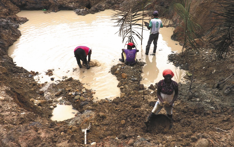 Reciente imagen en el Chocó. Según el director de Manos que hablan, casi todo el oro que sale del departamento proviene de la minería ilegal. / Fotos de Camilo Gómez Durán