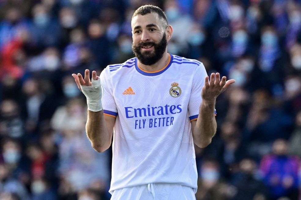 Karim Benzema se lamenta en el partido entre Real Madrid y Getafe.