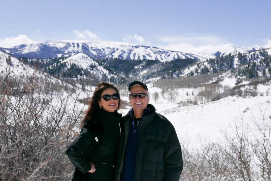 El actor Michael Douglas junto a su esposa, la también actriz Catherine Zeta-Jones. / Tomada de Facebook.com/MichaelDouglasOfficial