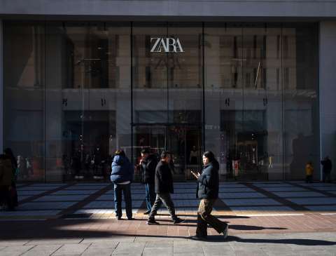 Oleada de compras del fundador de Zara protege su fortuna del impuesto a los ricos