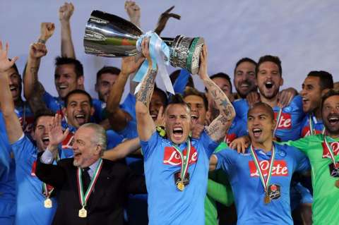 En Doha, Nápoles se coronó campeón de la Supercopa italiana