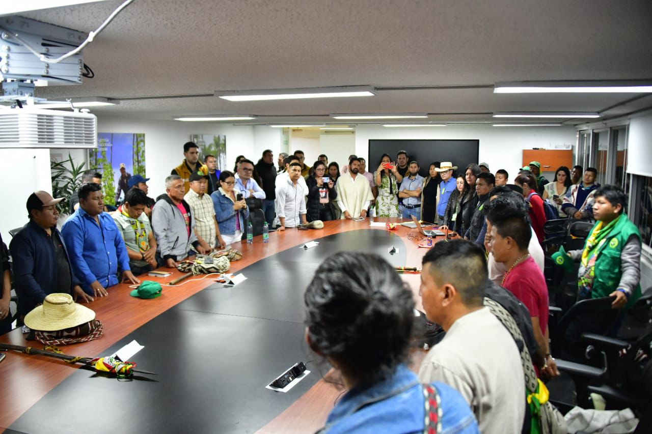 Mesa de diálogo con representantes de las organizaciones: Somos Tierra Colombia, CONAMU, la Confederación Jacobo Arenas y el pueblo Embera, se logró completar las negociaciones.