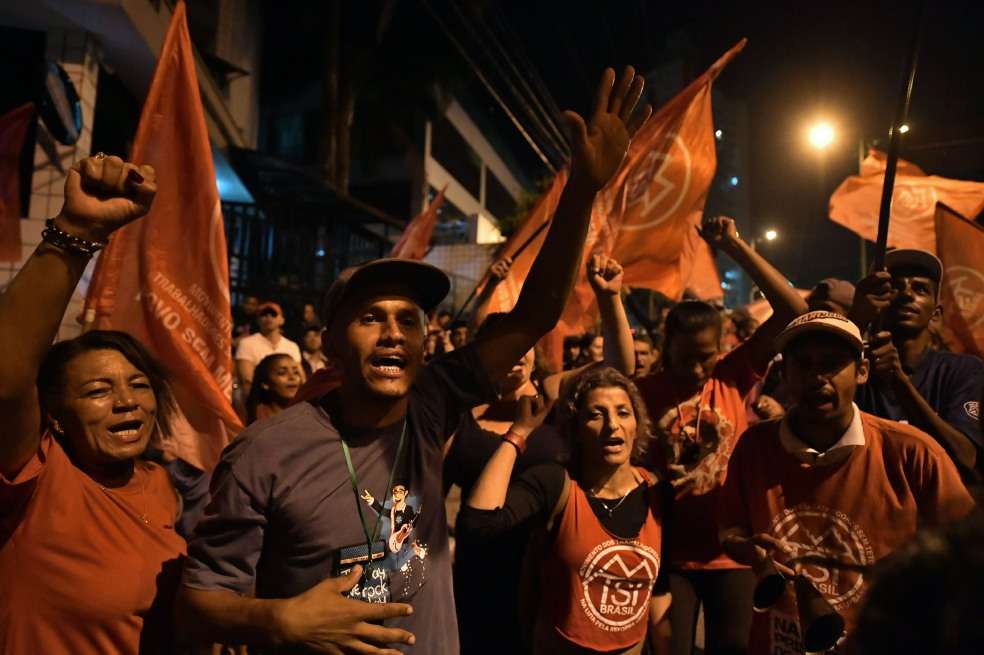 Las calles de Brasil están alborotadas: miles de seguidores del expresidente Lula protestan en varias ciudades del país. / AFP