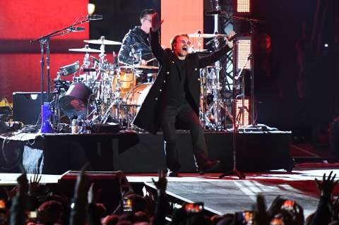 U2 siembra concordia en histórico concierto los Europe Music Awards 2017