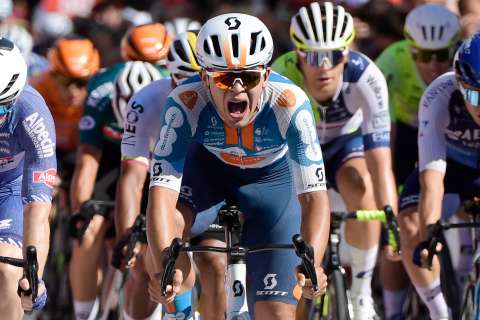 Van Aert se confunde y reina Bittner