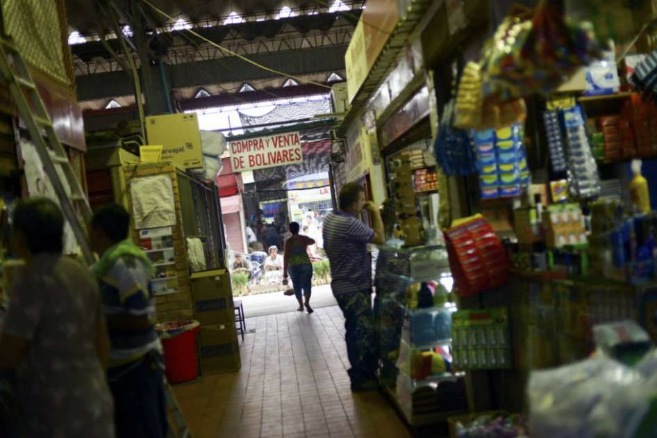 Endurecen penas contra el contrabando. / Bloomberg News