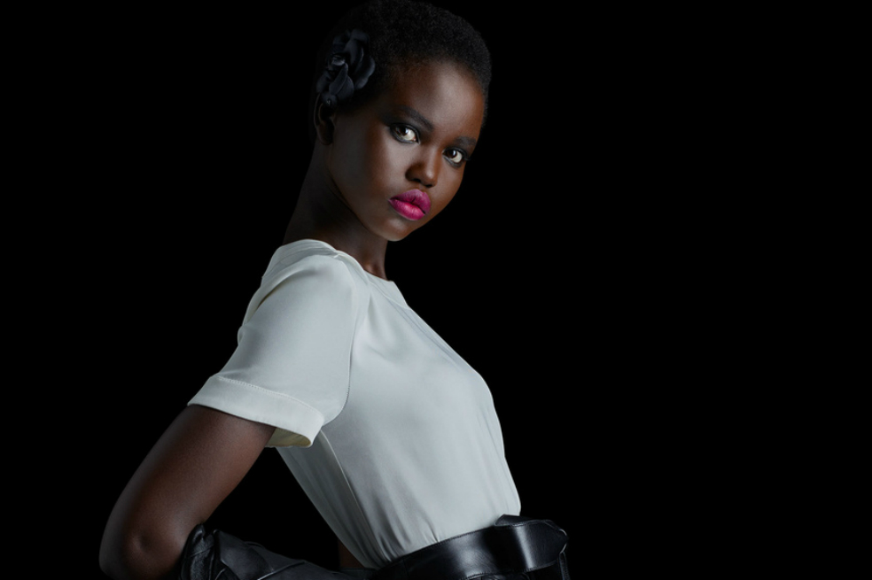 Adut Akech protagoniza la nueva campaña de Chanel. / Tomada de la página de Chanel