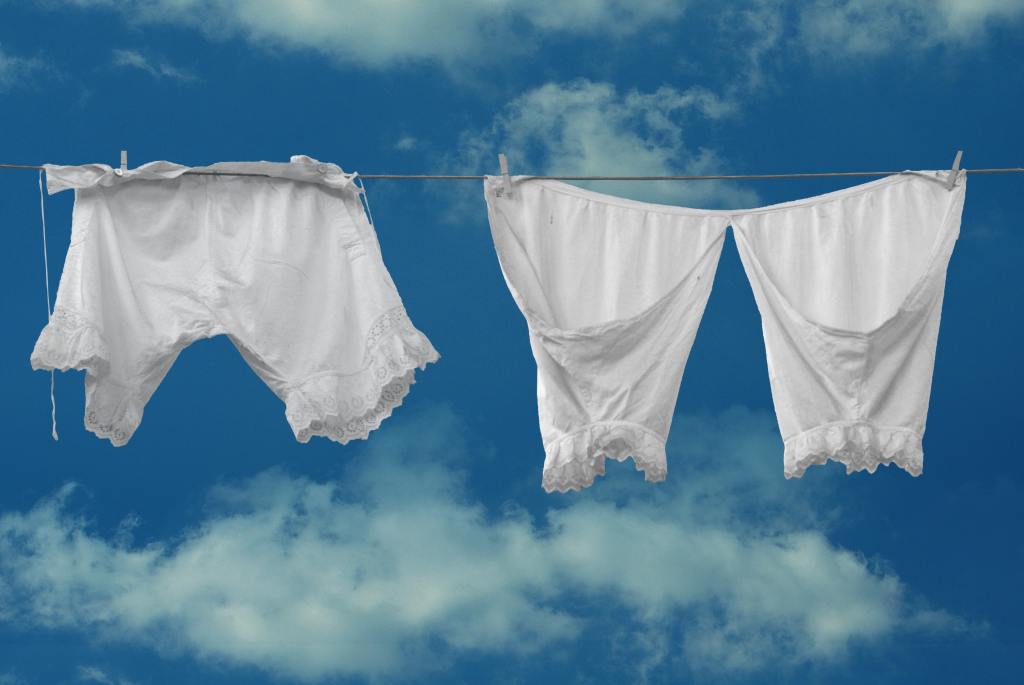 Si has notado que tu ropa tiene un olor a humedad desagradable incluso después de lavarla, es probable que esté necesitando un tratamiento extra para eliminarlo.