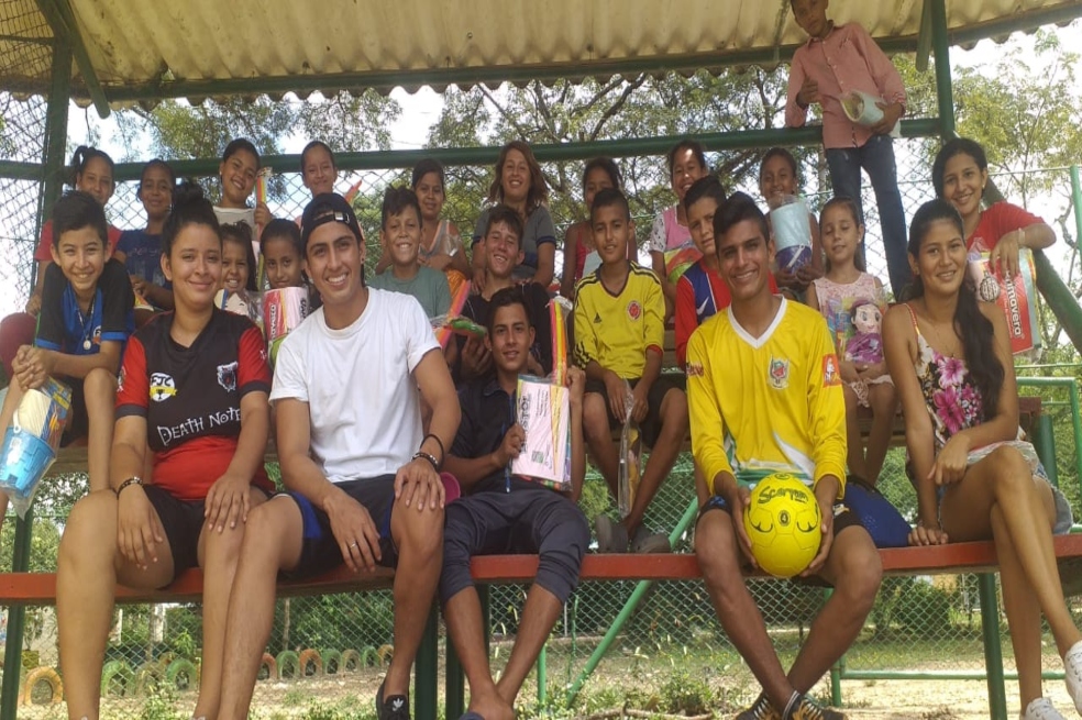 Mediante el kickingball niños y niñas en Santander acogen a los migrantes que llegan de Venezuela