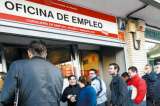 Primera bajada sustancial de desempleo en España anima pronósticos anticrisis