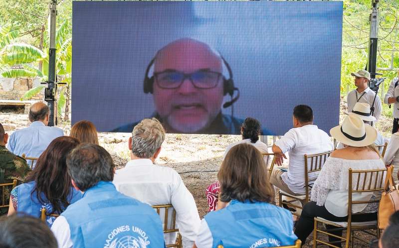 Mancuso reapareció este martes, durante un evento de perdón en Cúcuta. Se conectó por videollamada pues sigue preso en Estados Unidos. / Cancillería