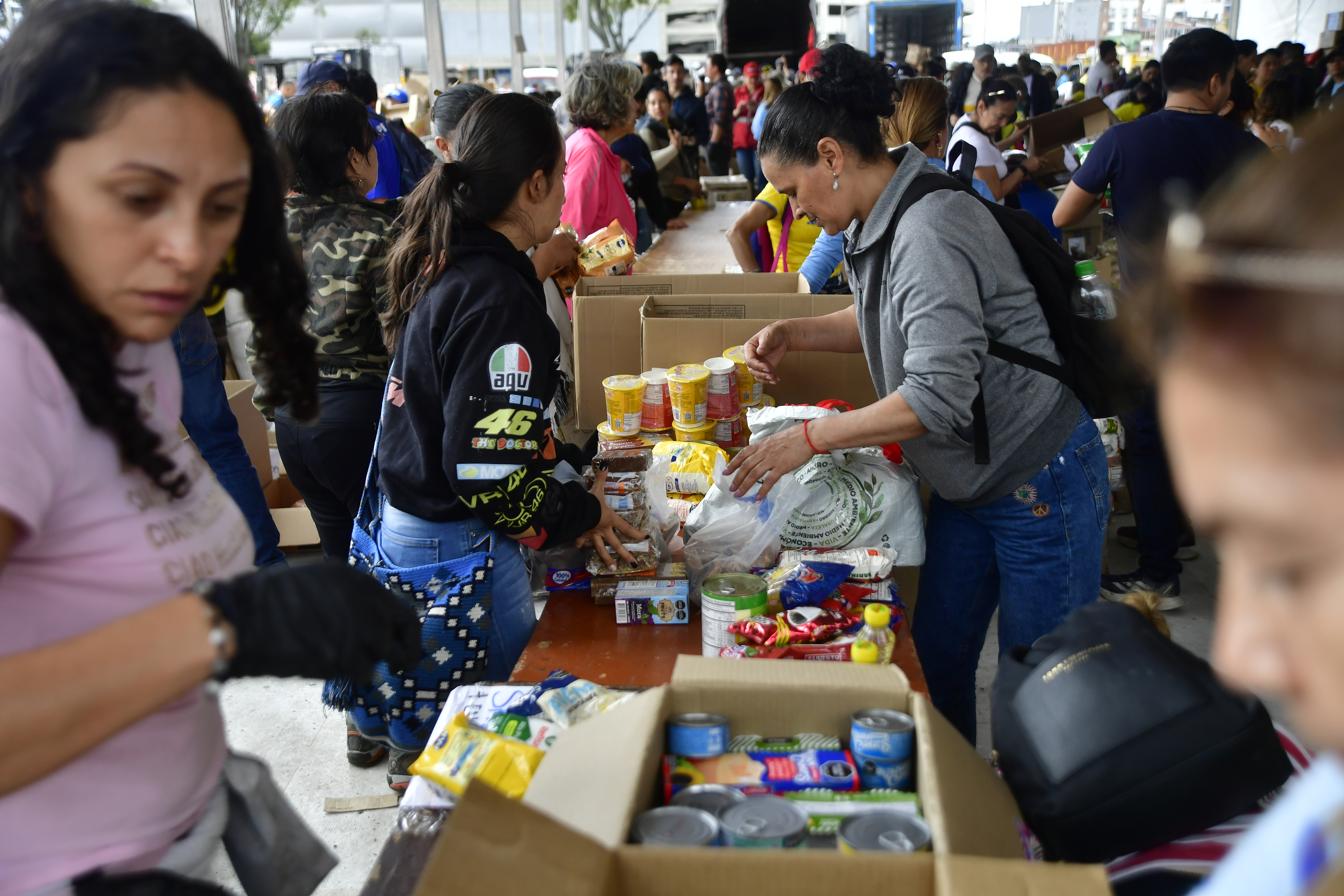 Centro de acopio en Bogotá para recolección de ayudas humanitarias o alimentos de primera necesidad para los afectados del terremoto en Colombia (Manizales, Cali, Pereira y Chocó)