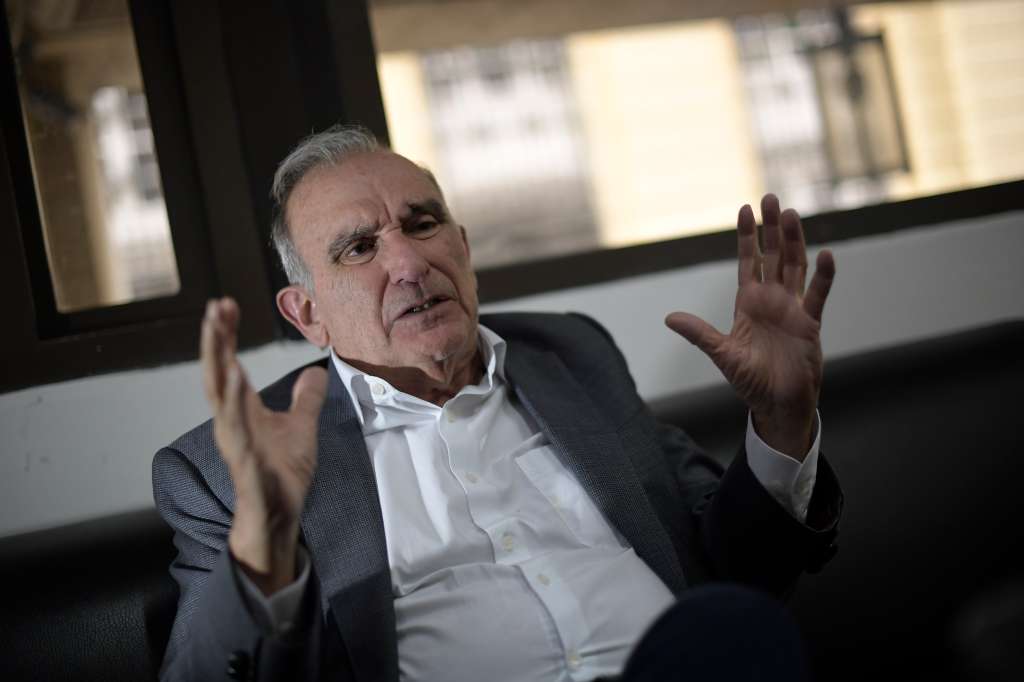 Senador de la coalición Centro Esperanza.