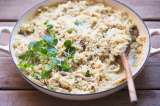 ¿Cómo se prepara un risotto con champiñones y tocineta?