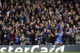 Chelsea, de la mano de Eto’o, ganó y comanda el grupo E