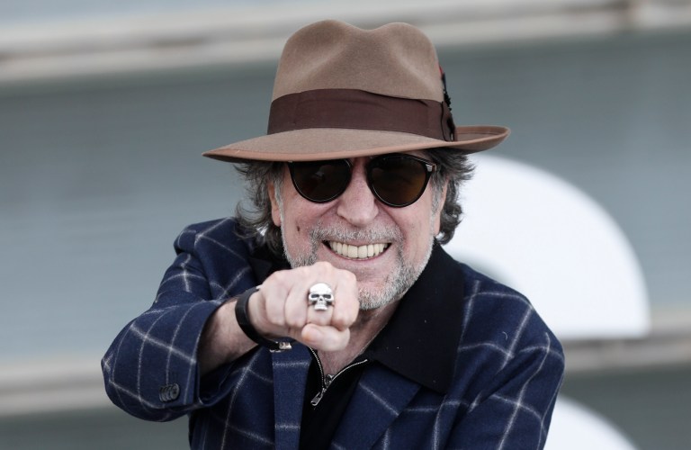 Joaquín Sabina sorprende a sus fanáticos con “Sintiéndolo mucho”, su CD doble
