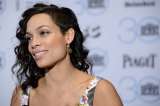 Actriz Rosario Dawson habría adoptado una niña de 12 años