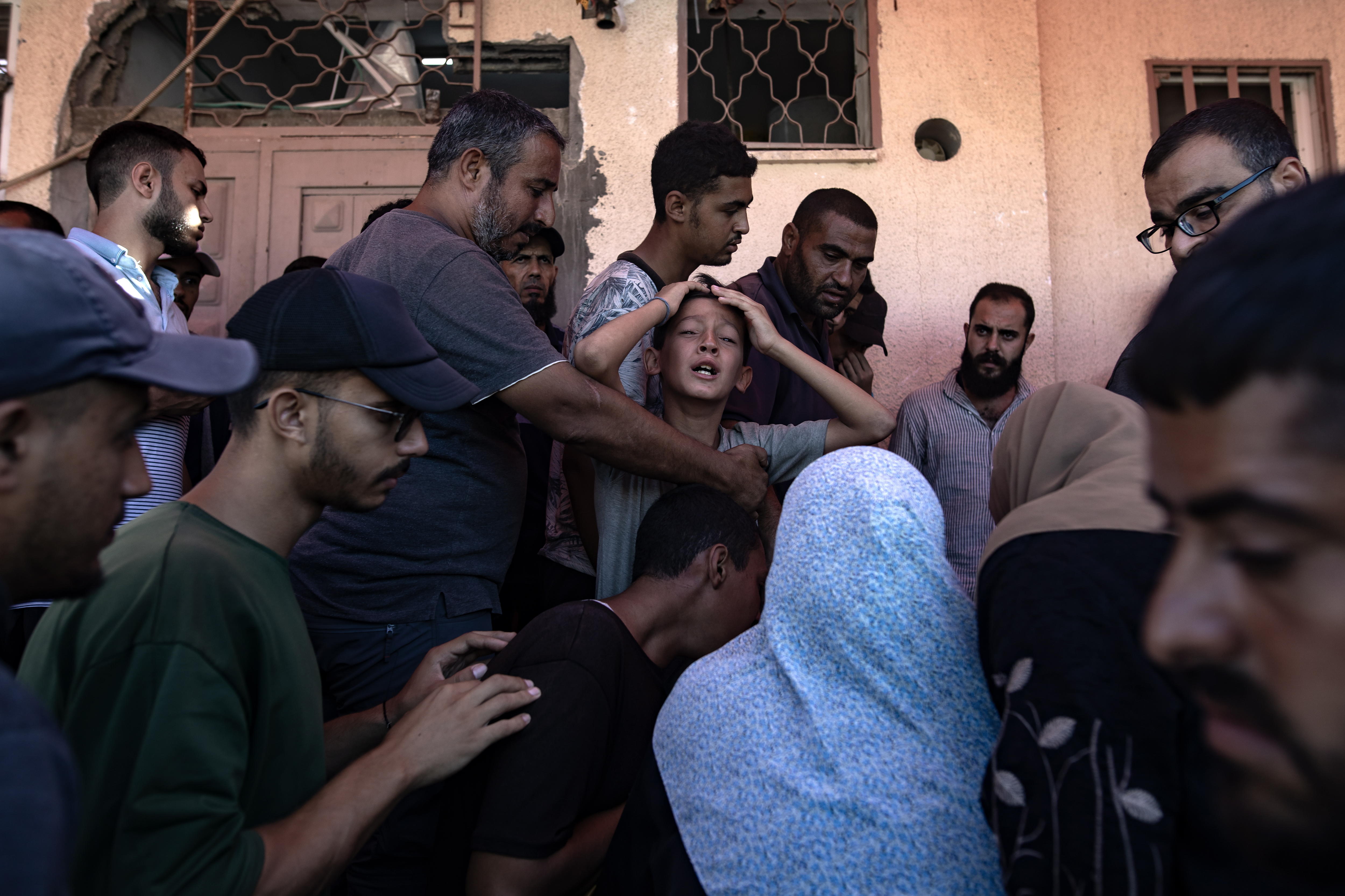 Gaza (---), 10/10/2024.- Palestinians mourn their relatives who were killed in an Israeli airstrike on the Rufaida School, at the Al-Aqsa Martyrs Hospital in Deir al-Balah, southern Gaza Strip, 10 October 2024. According to the Palestinian Ministry of Health in Gaza, the airstrike on the school sheltering internally displaced Palestinians, killed at least 28 people and injured more than 50 others. More than 42,000 Palestinians and over 1,400 Israelis have been killed, according to the Palestinian Health Ministry and the Israel Defense Forces (IDF), since Hamas militants launched an attack against Israel from the Gaza Strip on 07 October 2023, and the Israeli operations in Gaza and the West Bank which followed it. EFE/EPA/HAITHAM IMAD