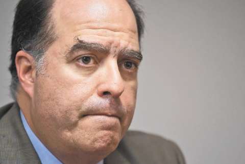 Venezuela: Julio Borges abandona a Guaidó y pide desintegrar el gobierno interino