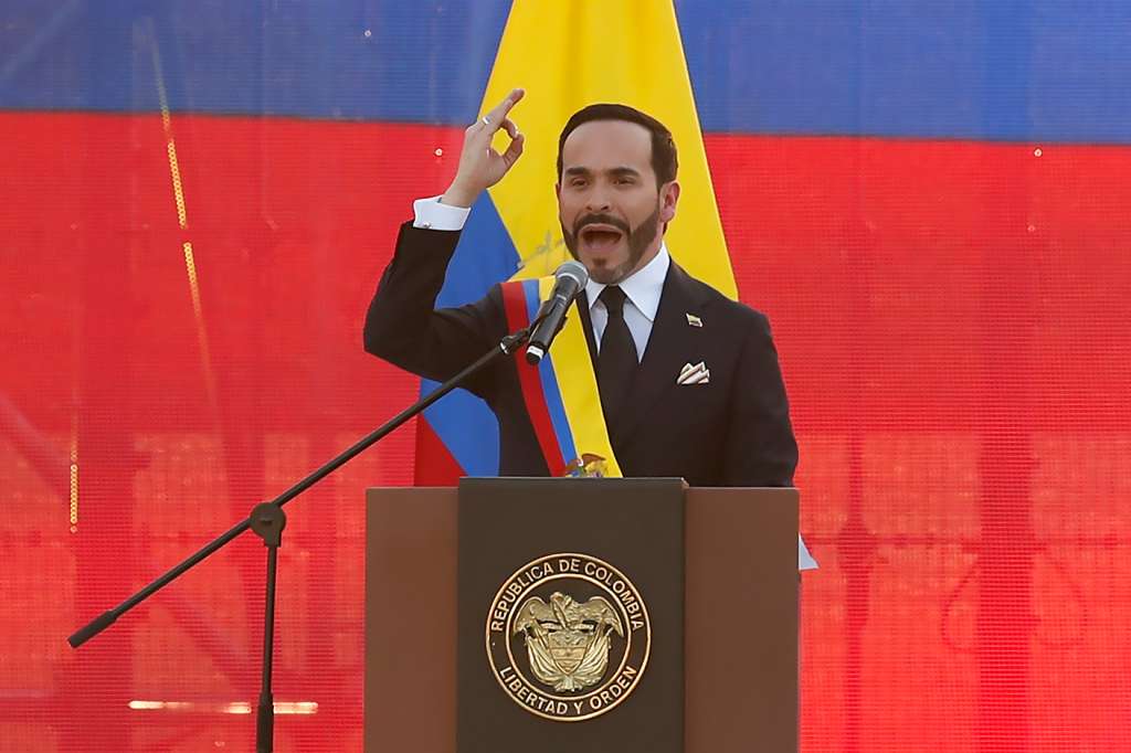 AME7084. CALI (COLOMBIA), 07/08/2026.- El presidente de Colombia, Abelardo de la Espriella, habla durante su primer discurso como mandatario, donde manifestó que el país necesita una "regeneración económica que fortalezca la iniciativa privada, la inversión, la confianza y el empleo digno", este viernes en Cali (Colombia). EFE/ Ernesto Guzmán Jr