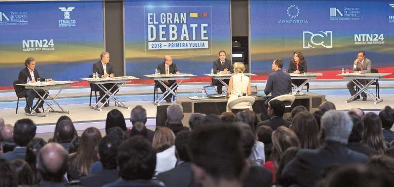 A pesar del poco debate en los espacios televisivos, los candidatos a la Presidencia (aquí en RCN Tv) intentan marcar mayores diferencias frente a sus contrincantes más cercanos. / Gustavo Torrijos