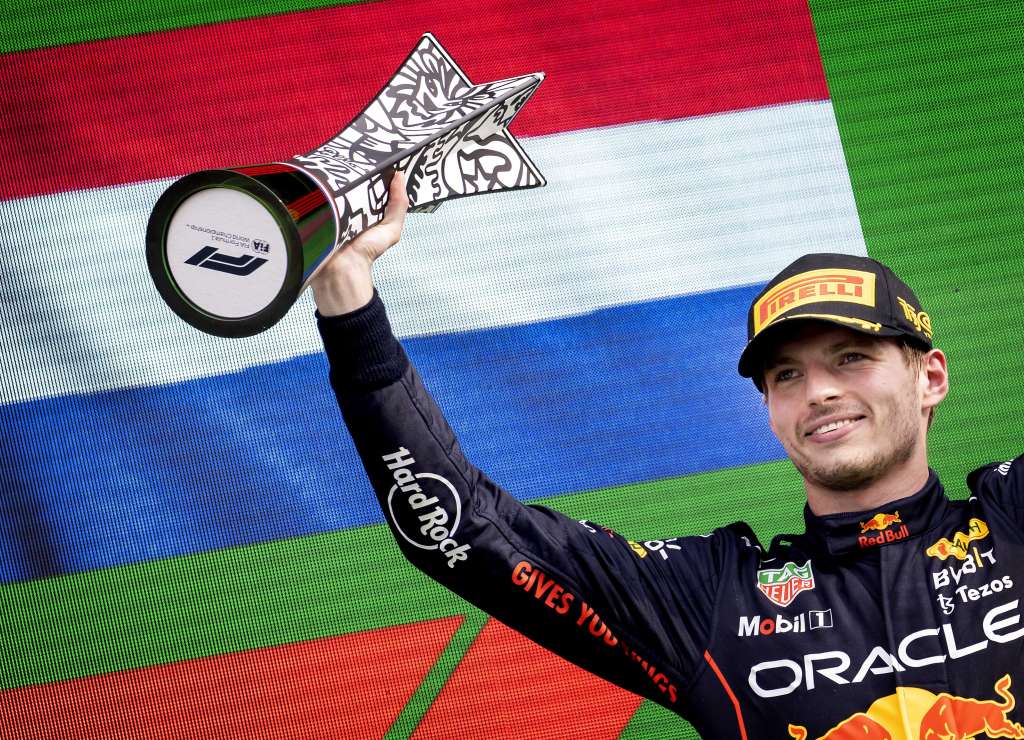 Zandvoort (Netherlands), 04/09/2022.- Dutch Formula One driver Max Verstappen of Red Bull Racing celebrates winning the Formula One Grand Prix of the Netherlands at the Zandvoort Circuit in Zandvoort, Netherlands, 04 September 2022. (Fórmula Uno, Países Bajos; Holanda) EFE/EPA/KOEN VAN WEEL