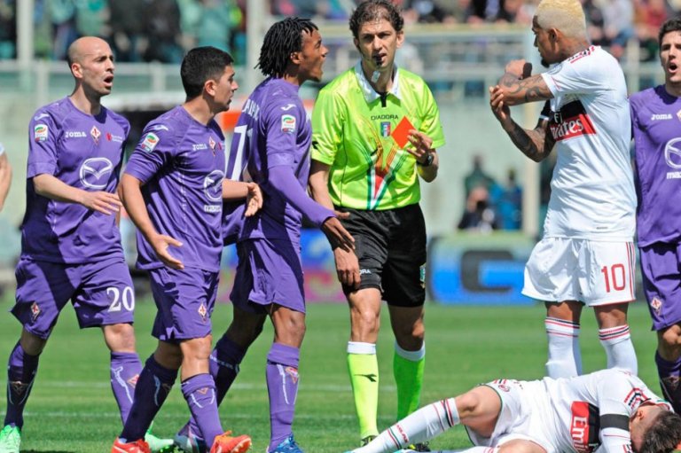 Milán sólo empata con el Fiorentina a pesar de su superioridad numérica