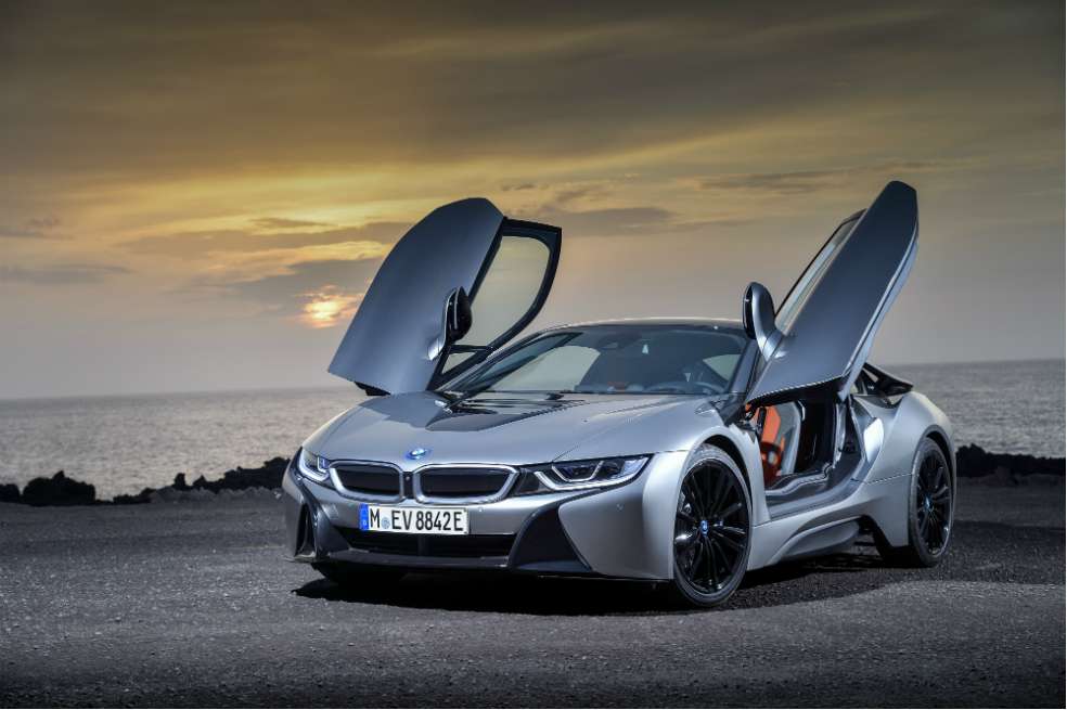 El nuevo BMW i8 cupé acelera de 0 a 100 km/h en 4.4 segundos.