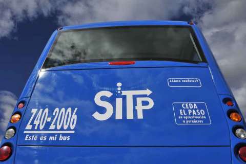 Víctimas de hurto en Bogotá responsabilizan a conductor del SITP por parada indebida