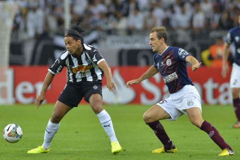 Ronaldinho descartó el retiro y decidirá su futuro la próxima semana