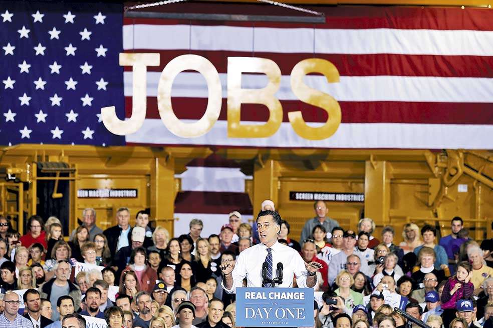 El candidato republicano a la presidencia, Mitt Romney, ha aprovechado la crisis financiera para críticar la política económica de su contendor, Barack Obama. / AFP