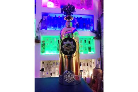 Encontraron la botella de vodka "más cara del mundo", luego de ser robada en Dinamarca