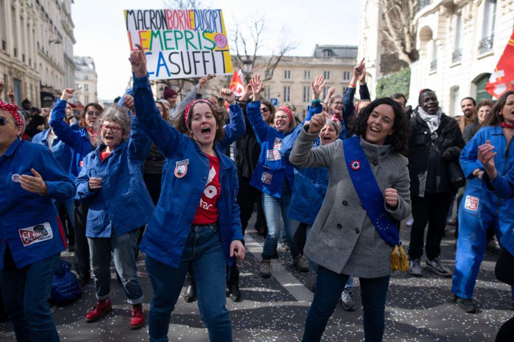Protesta de franceses contra proyecto de aumento en edad de jubilación.