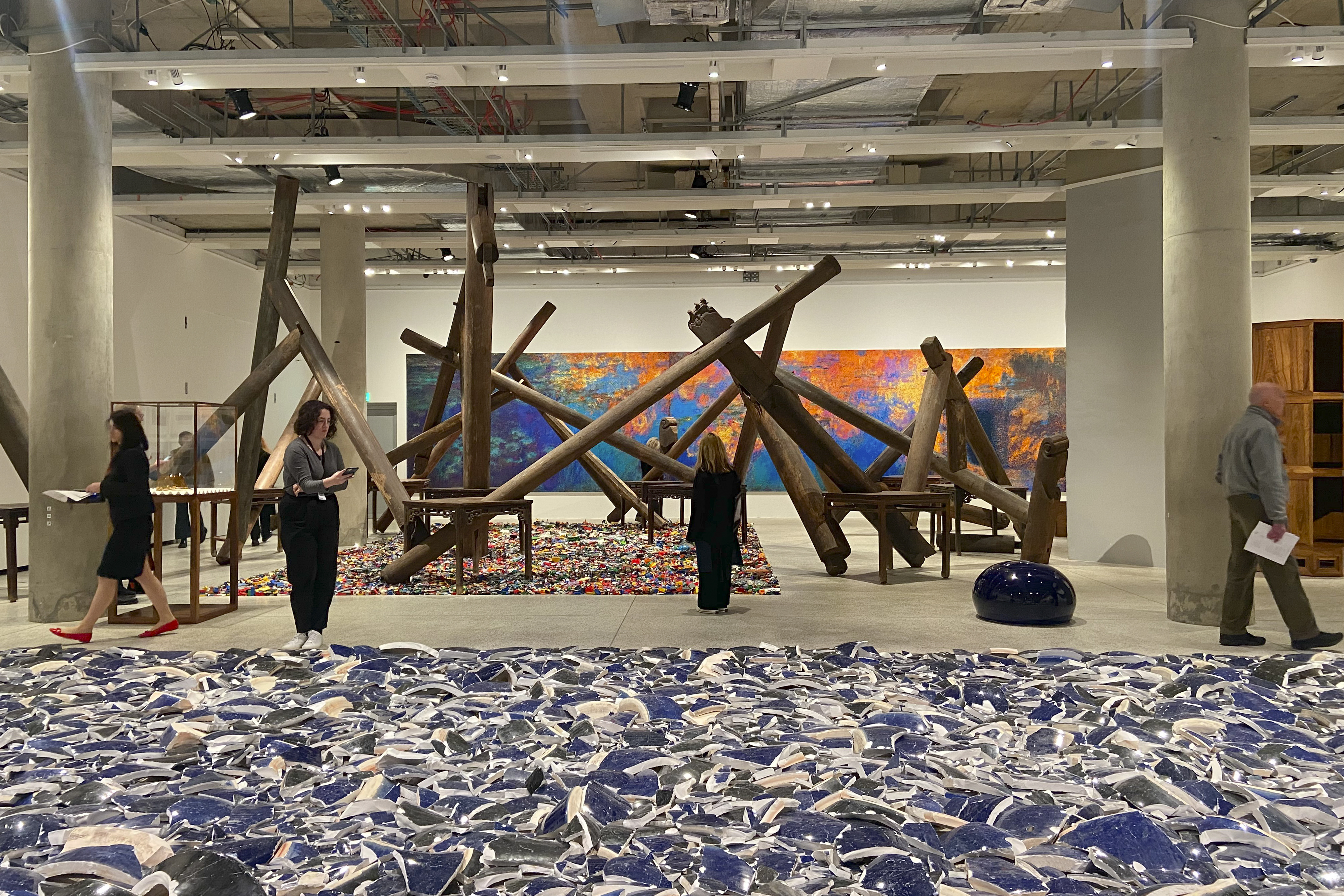 GRAF3605. LONDRES, 05/04/2023.- El Museo del Diseño de Londres inaugurará el próximo viernes la exposición de diseño y arquitectura "Making Sense" de Ai Weiwei. Se trata de la primera exposición del artista centrada en el diseño y la arquitectura y contará con importantes piezas nuevas exhibidas por primera vez. EFE/ Clàudia Sacrest