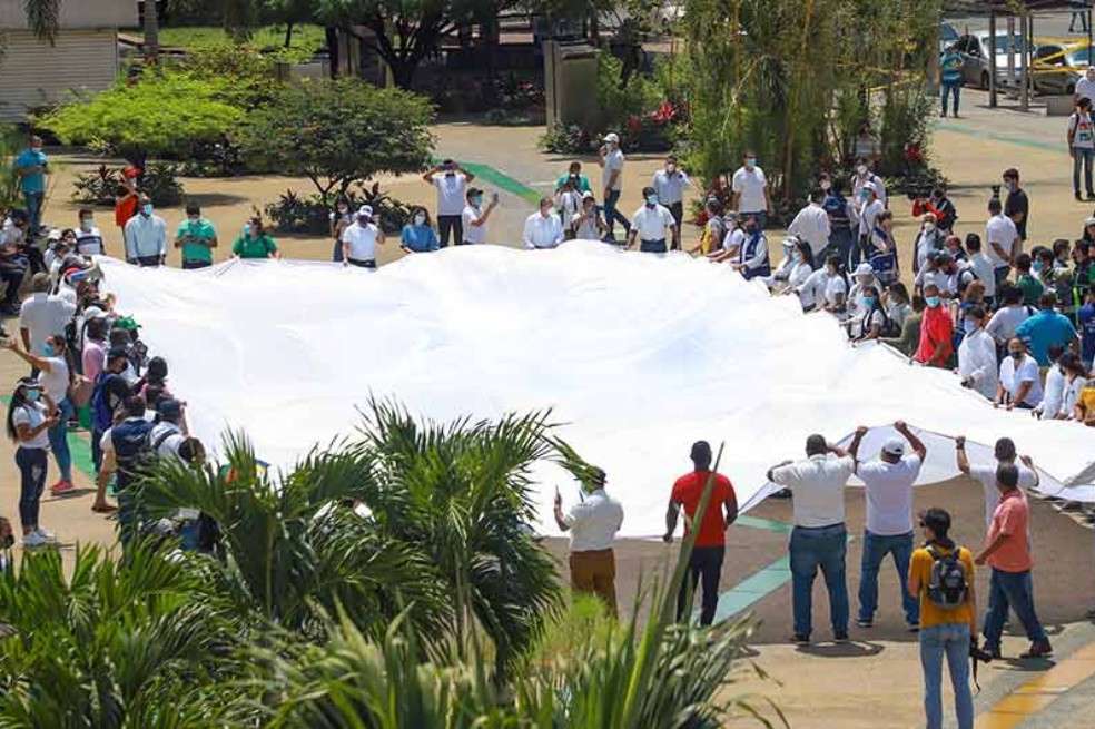 Según el gobierno local, ya ingresaron productos por la vía que conecta a Cali con el sector de Juanchito.