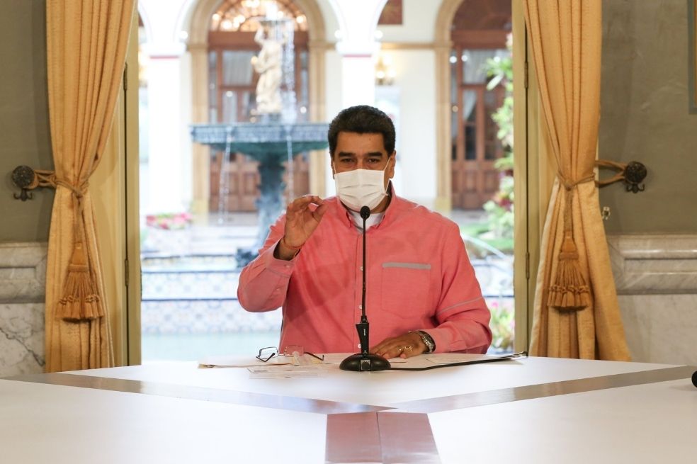 El presidente venezolano, Nicolás Maduro, habla en Caracas sobre el brote de COVID-19 en Venezuela.