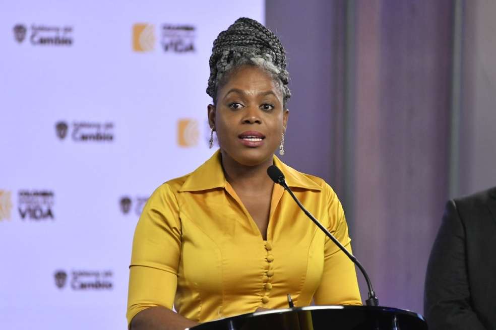 De acuerdo con la ministra, Aurora Vergara, “para lograr sacar adelante los proyectos de ley es necesario escuchar a todas y todos los colombianos y construir de manera participativa un nuevo modelo educativo para el país, en especial con los jóvenes”.