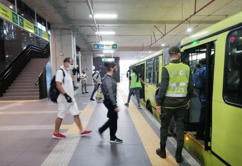 Conductores de Metrolínea (Bucaramanga) entran en paro indefinido por falta de pagos