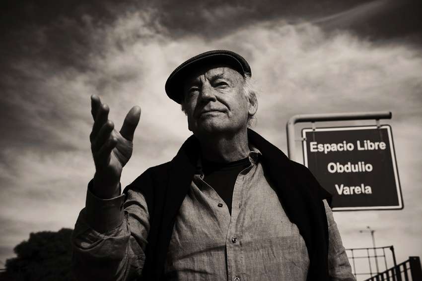 Eduardo Galeano falleció el 13 de abril de 2015 tras varios años de batallar contra un cáncer de pulmón.