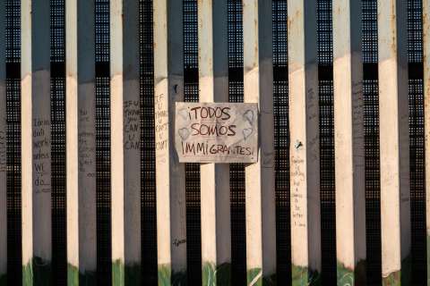 Redes sociales, un túnel de esperanza y miedo para migrantes centroamericanos